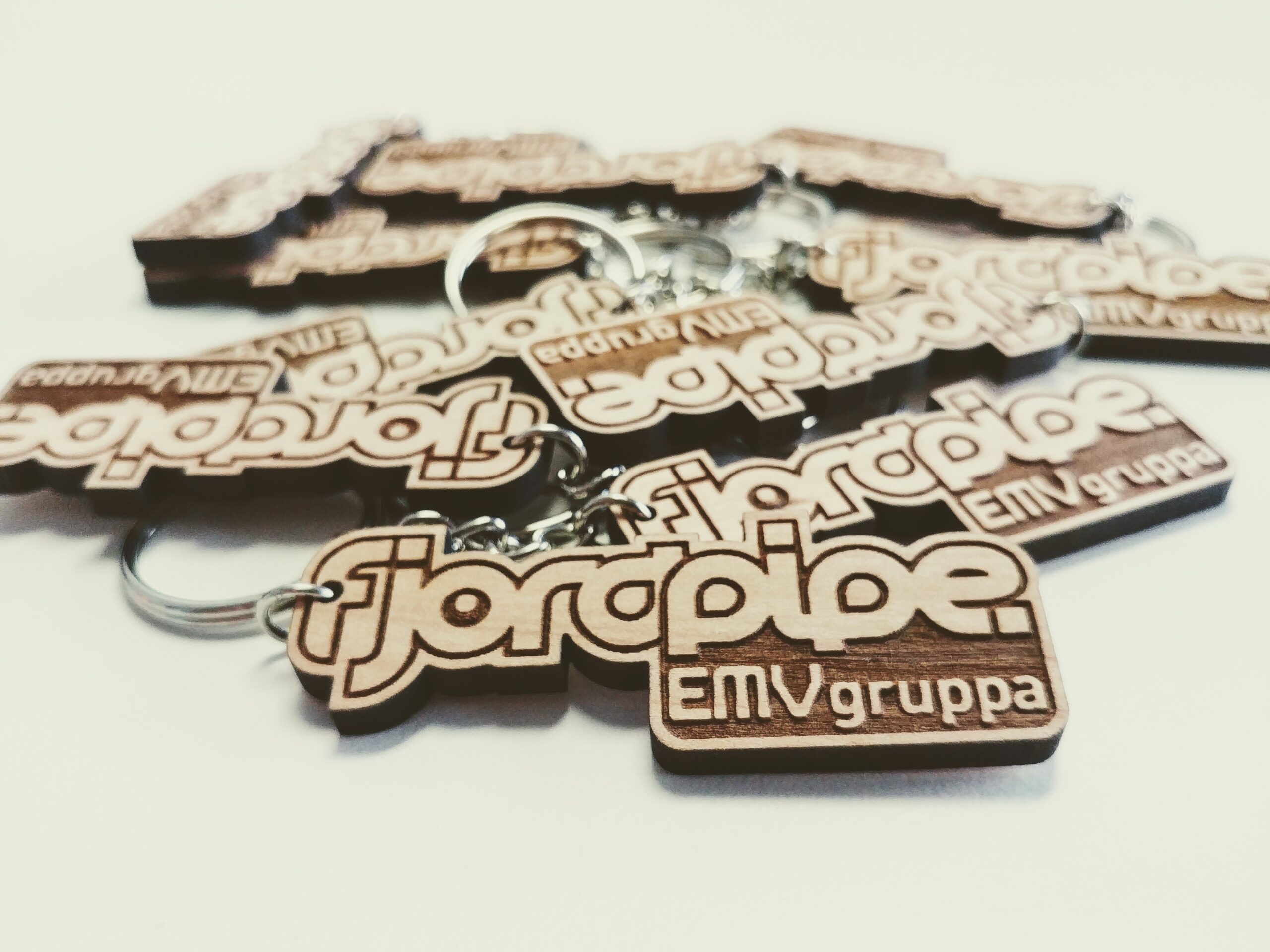 Breloczki z drewna olchowego